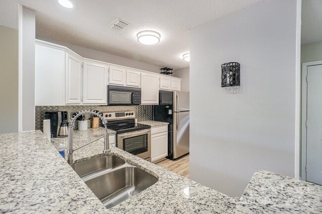Building Photo - 642 Portside Dr
