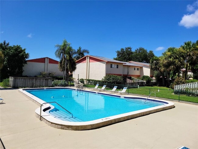 Building Photo - 1635 58th Terrace S