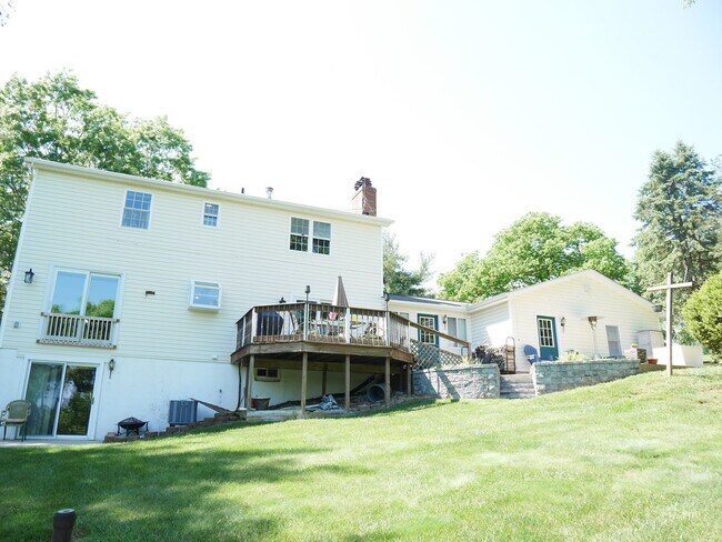 Building Photo - Your Next Home Awaits! Single Family Home Westminster, MD