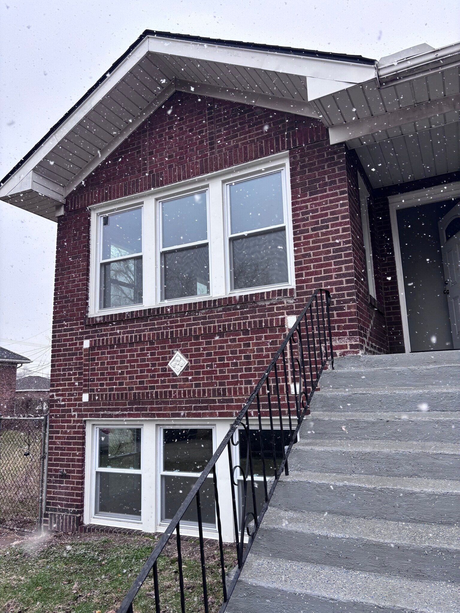 Building Photo - 1052 Tyler St