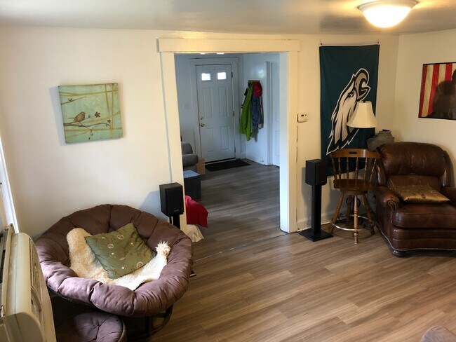 Building Photo - 3 Bedroom Available August 2026;  Monthly ...