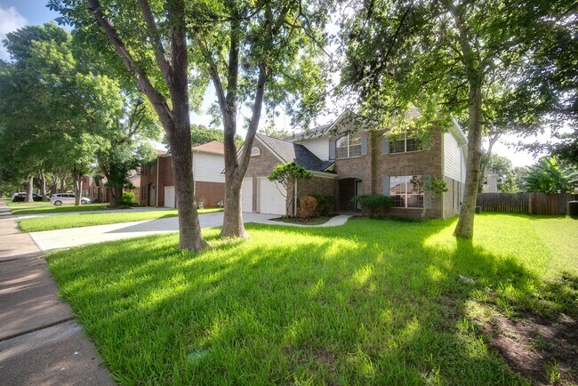 Building Photo - 17143 Summer Hollow Dr