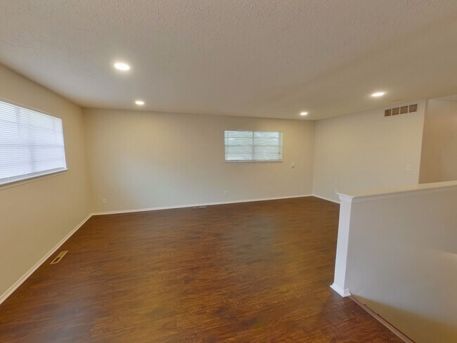 Building Photo - 951 S Longfellow Ln