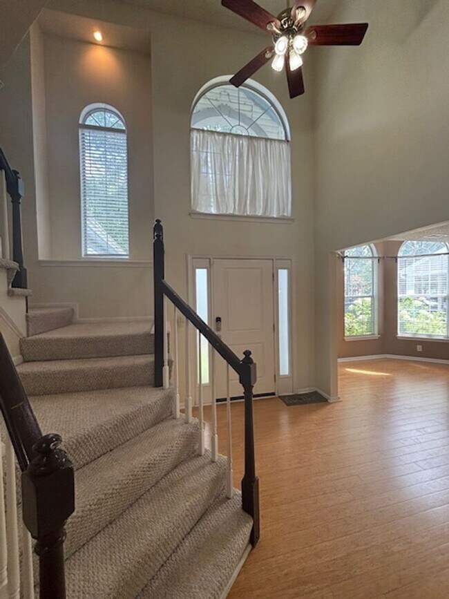 Building Photo - 3301 Sacramento Dr