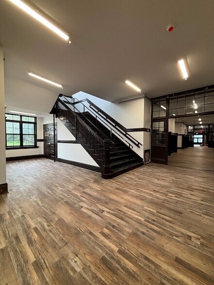 Building Photo - 439 Pine St