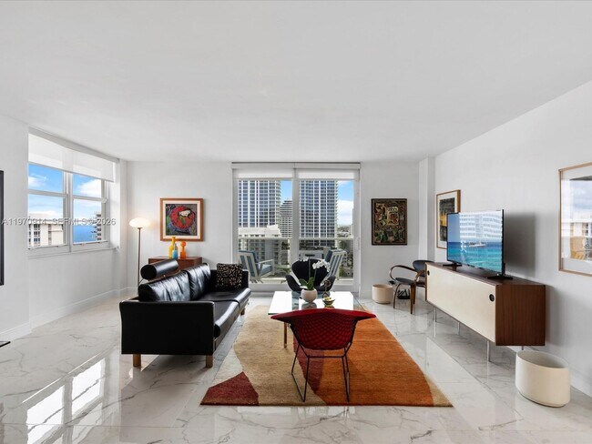 Building Photo - 336 N Birch Rd