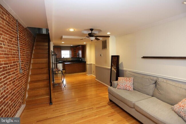 Building Photo - 524 S Bouldin St