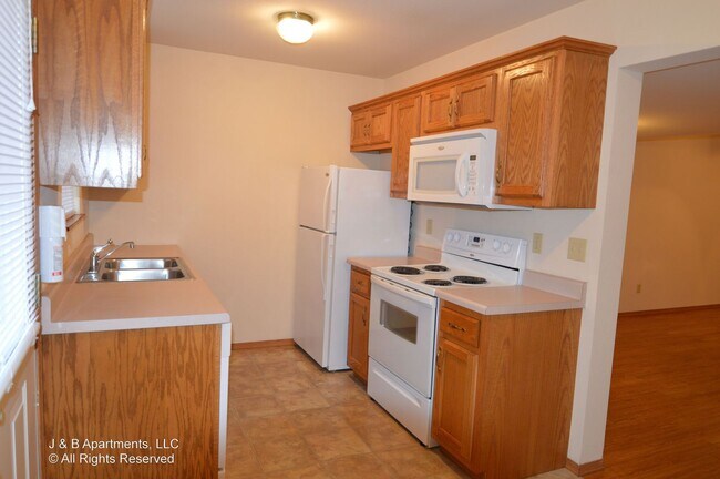 Building Photo - 20329 Skyview Dr