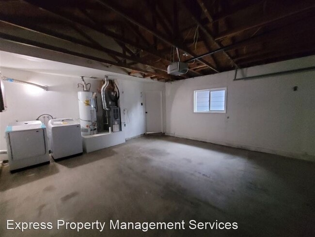 Building Photo - 1851 Eucalyptus St
