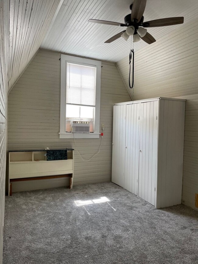 Building Photo - 4 BED 2 BATH TWO STORY HOME IN TROY!