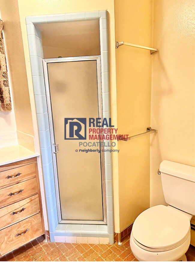 Building Photo - 3 Bedroom 2 bath - Double car garage