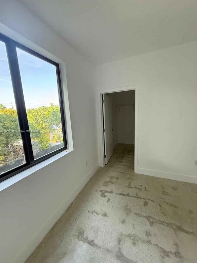 Building Photo - Northwest 99th Terrace, Miami, FL 33147 - 4 BR 3 BA townhouse