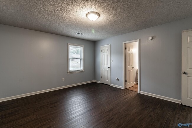 Building Photo - 313 Red Oak Rd