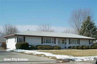 Building Photo - 2 Bedroom Duplex North Ames