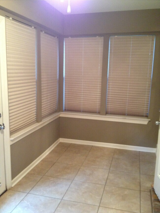 Building Photo - 9250 Lockhart Rd