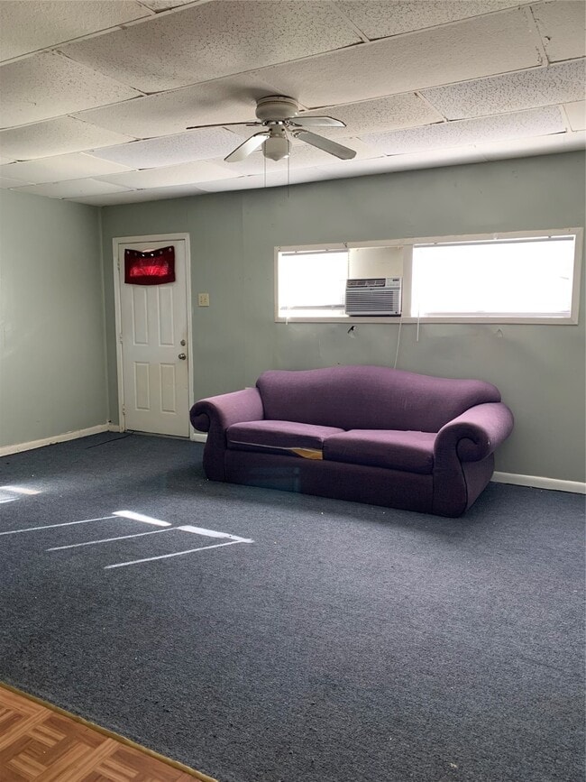 Building Photo - 2217 Leaman Ave