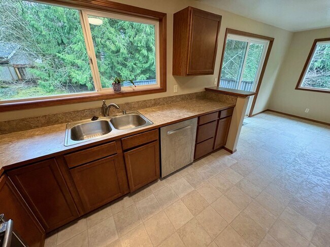 Building Photo - Redmond Home