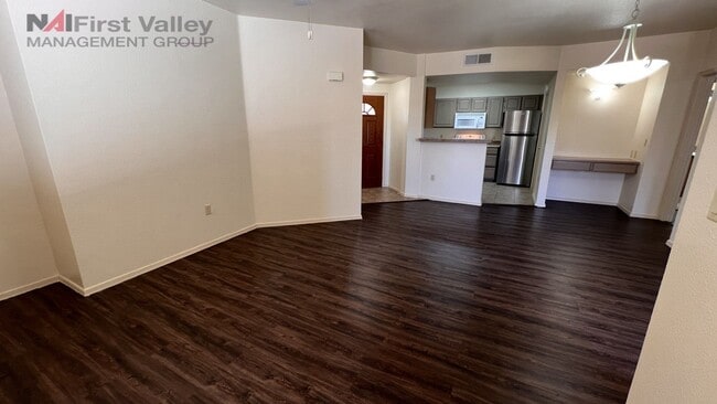 Building Photo - 2 Bedrooms, 2 Baths