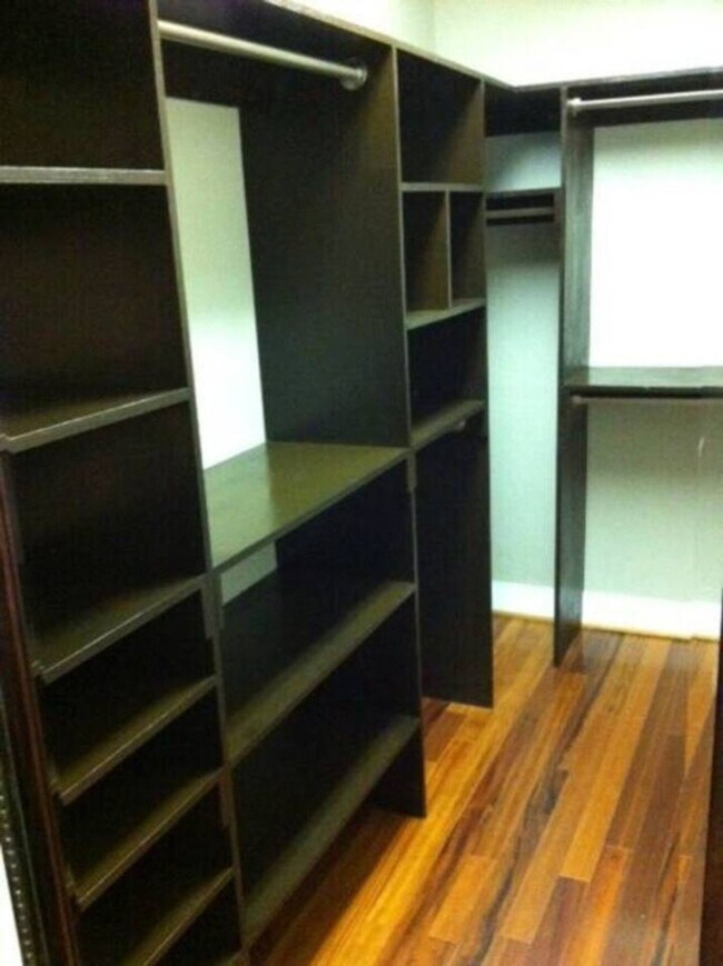 Building Photo - 558 Granby St