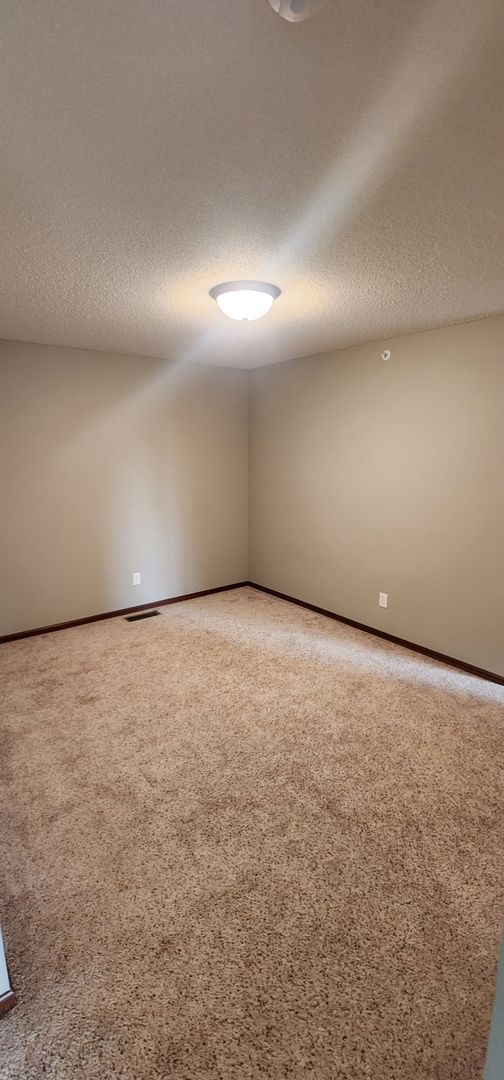 Building Photo - 5782 Overlook Ln