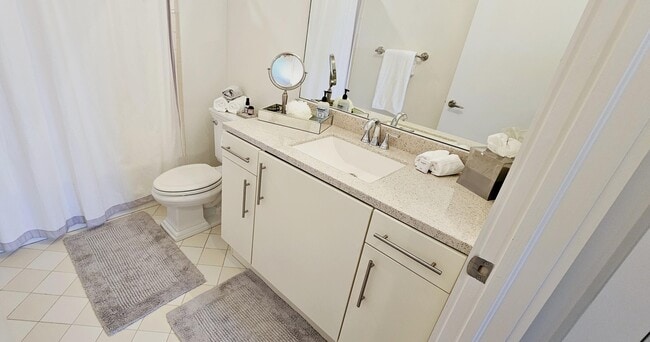 Building Photo - 365 SE 6th Ave