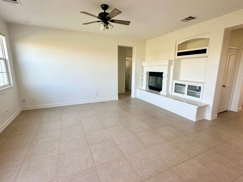 Building Photo - 1976 Lakota St