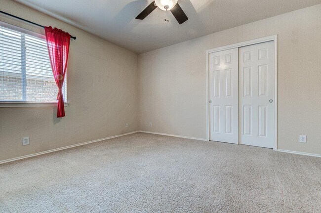 Building Photo - 307 Riverine Way