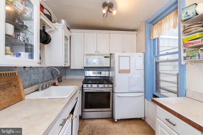 Building Photo - 866 N 30th St