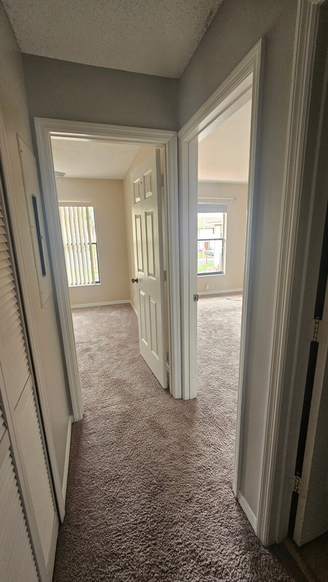Building Photo - 1702 Shady Ridge Ct