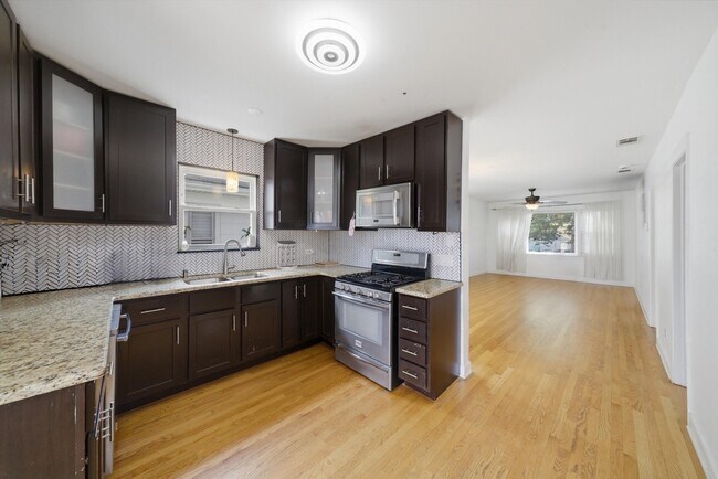 Building Photo - 2231 N 75th Ave
