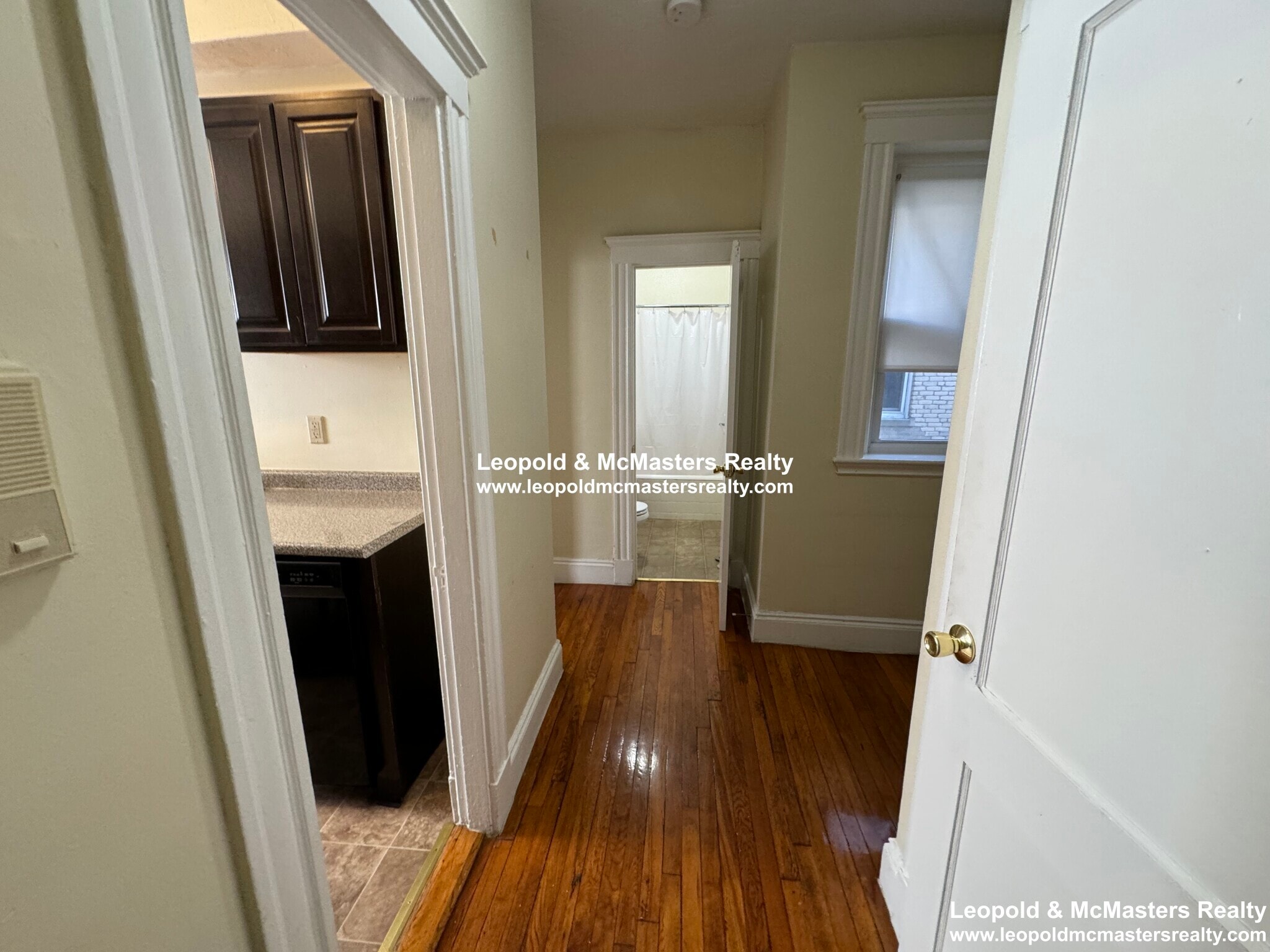 Building Photo - 16 Glenville Ave