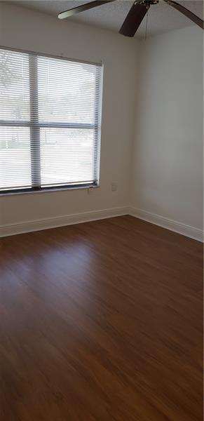 Building Photo - 1524 Lake Crystal Dr