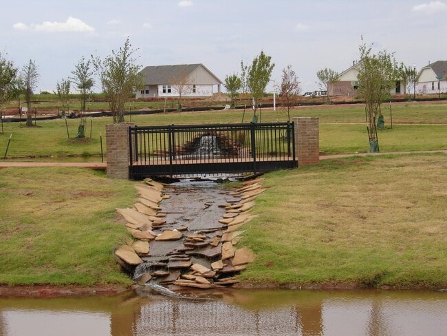 Building Photo - 4 Bd / 2 Ba in Valencia - Deer Creek Schools