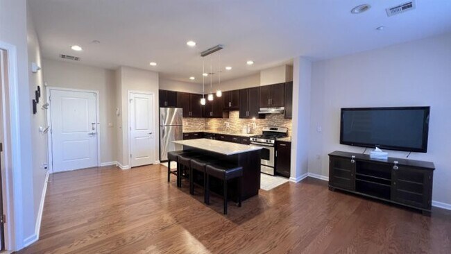 Building Photo - 1209 Summit Ave