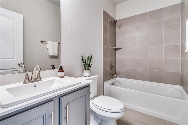 Building Photo - 3737 Paradise Way