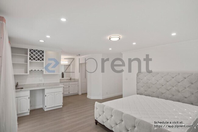 Building Photo - 21623 Baywood Ave
