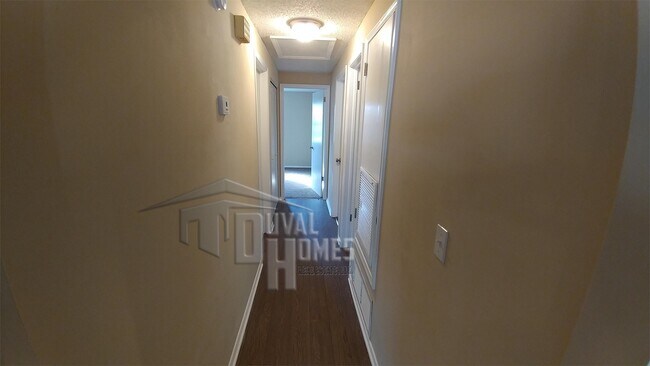 Building Photo - 2620 Kenwood Dr W