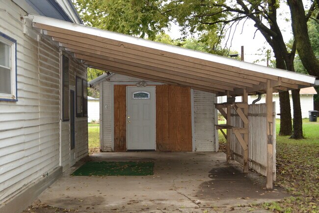 Building Photo - Nice and previously remodeled 2 bedroom w/ detached 3rd bedroom, carport & storage garage in Clay...