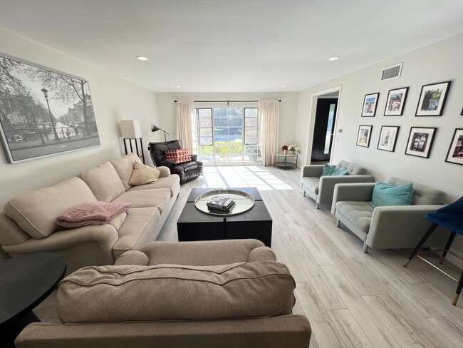 Building Photo - Beautifully Upgraded 5 Bed 4 Bath Orange Pool Home