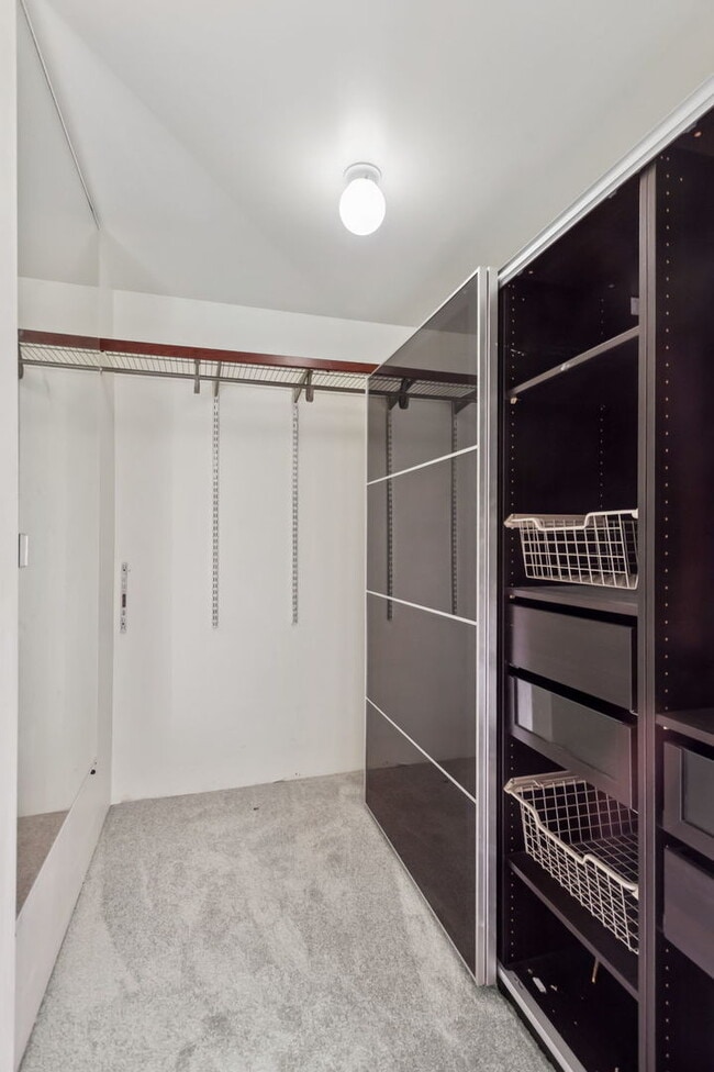 Building Photo - 2011 Brummel St