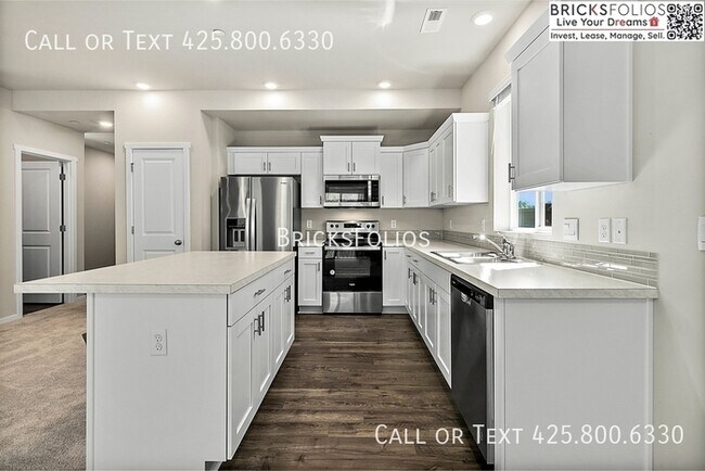 Building Photo - Exceptional Bremerton Home with Close to JBLM!