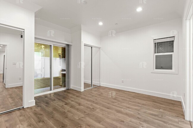 Building Photo - (Arely:B) 1209-1211 N. Beachwood Drive