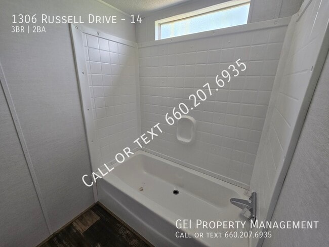 Building Photo - 1306 Russell Dr