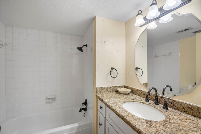 Building Photo - 14515 Wunderlich Dr