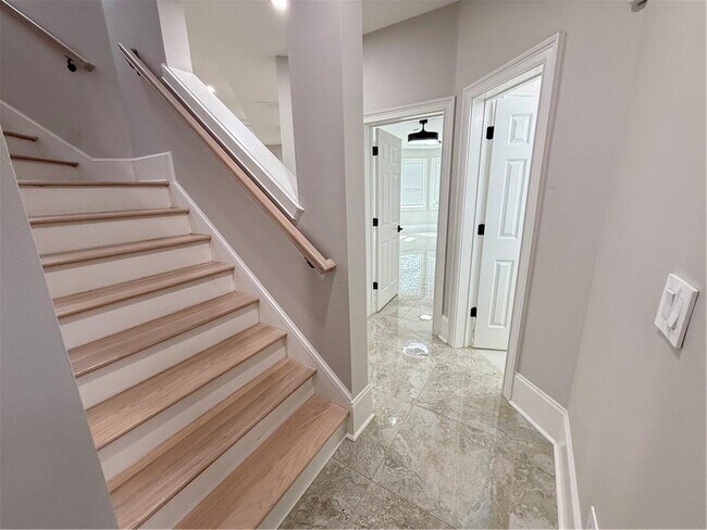 Building Photo - 1660 Briergate Dr