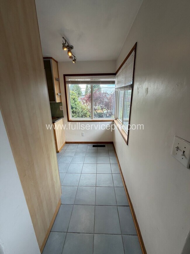Building Photo - 4834 15th Ave S