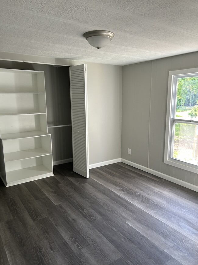 Building Photo - 601 Moores Dr