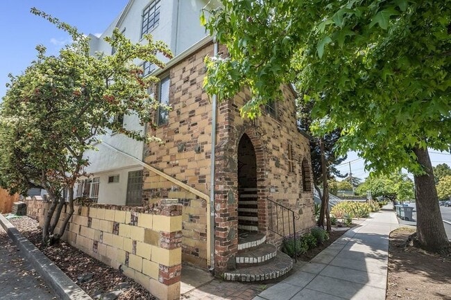 Building Photo - 2338 Channing Way