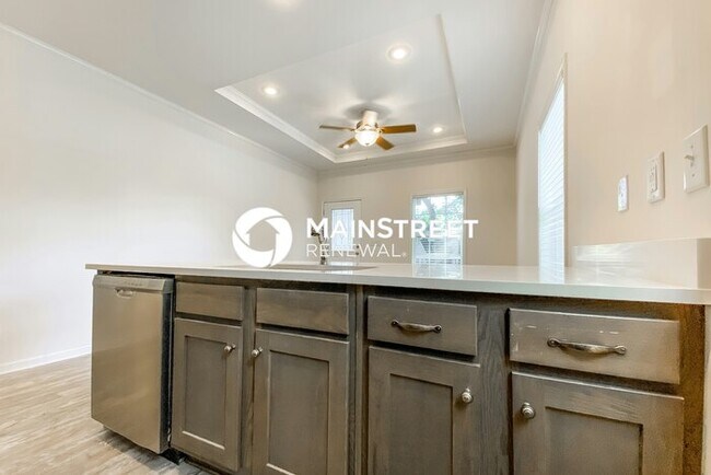 Building Photo - 2 Bedroom Pet-Friendly Home in St. Petersburg, FL with Main Street Renewal