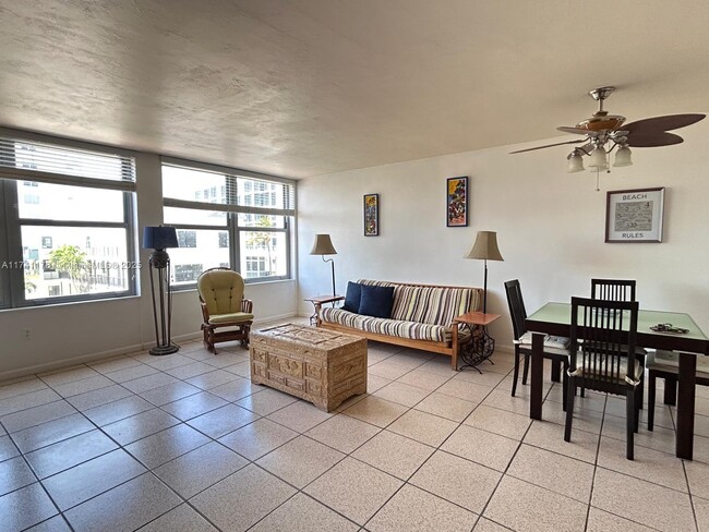 Building Photo - 2899 Collins Ave